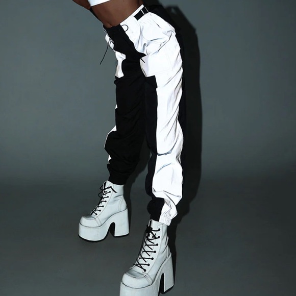 🦄 iHeartRaves Reflective Cargo Joggers - Picture 3 of 11